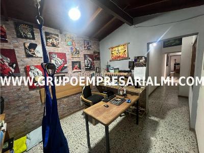 Casa de 5 alcobas en venta en Los Colores, Medellín, 337 m² · foto 4 de 20