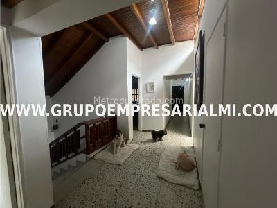 Casa de 5 alcobas en venta en Los Colores, Medellín, 337 m² · foto 5 de 20