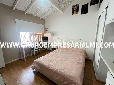 Casa de 5 alcobas en venta en Los Colores, Medellín, 337 m² · foto 8 de 20