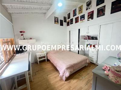 Casa de 5 alcobas en venta en Los Colores, Medellín, 337 m² · foto 9 de 20