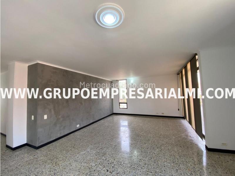 Apartamento Hermoso de 3 Alcobas en Los Naranjos, El Poblado