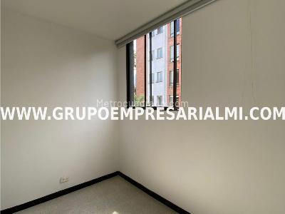 Apartamento de 3 alcobas en arriendo en Los Naranjos, Medellín, 145 m² · foto 6 de 17