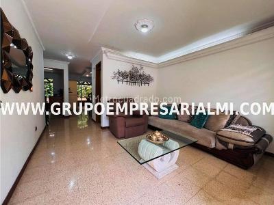 Apartamento de 4 alcobas en arriendo en Loma De Los Bernal, Medellín, 200 m² · foto 1 de 20