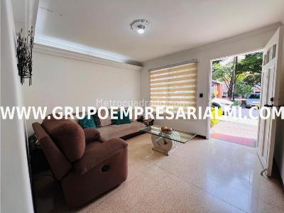 Apartamento de 4 alcobas en arriendo en Loma De Los Bernal, Medellín, 200 m² · foto 3 de 20