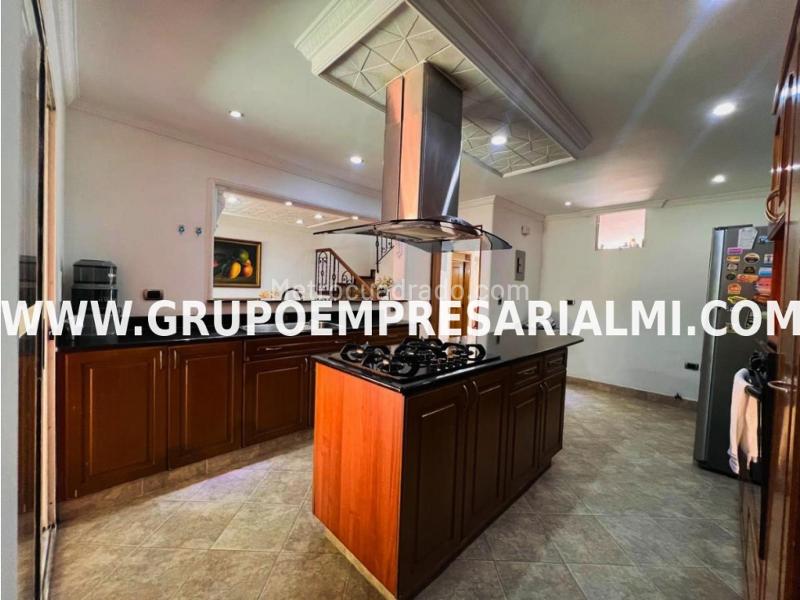 Furnished 4BR Apartment in Belún, Medellín - 6