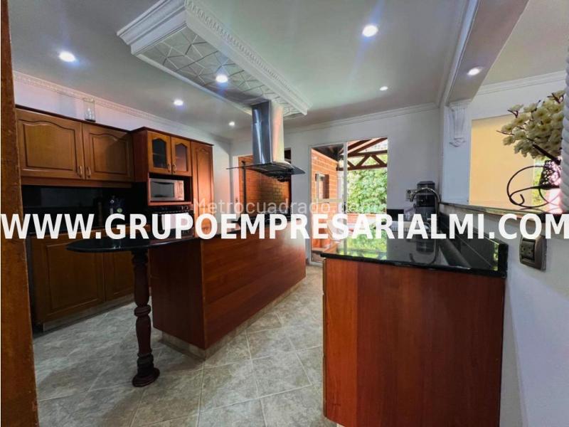 Furnished 4BR Apartment in Belún, Medellín - 7