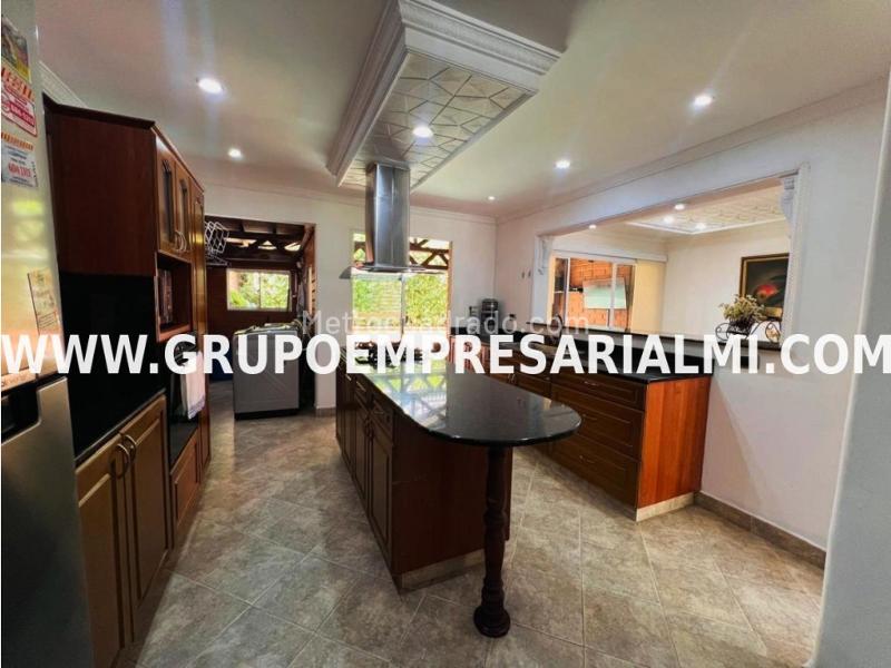 Furnished 4BR Apartment in Belún, Medellín - 8