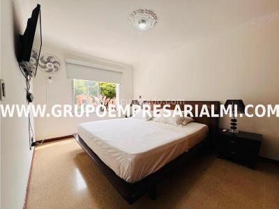 Apartamento de 4 alcobas en arriendo en Loma De Los Bernal, Medellín, 200 m² · foto 9 de 20