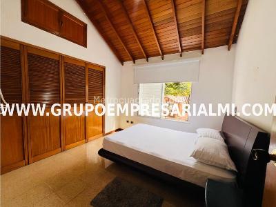 Apartamento de 4 alcobas en arriendo en Loma De Los Bernal, Medellín, 200 m² · foto 11 de 20