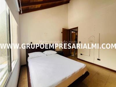 Apartamento de 4 alcobas en arriendo en Loma De Los Bernal, Medellín, 200 m² · foto 12 de 20