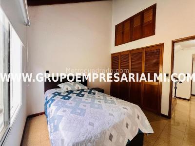 Apartamento de 4 alcobas en arriendo en Loma De Los Bernal, Medellín, 200 m² · foto 14 de 20
