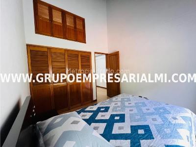 Apartamento de 4 alcobas en arriendo en Loma De Los Bernal, Medellín, 200 m² · foto 15 de 20