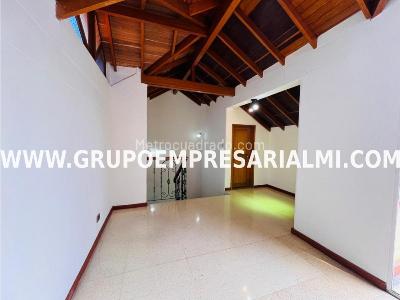 Apartamento de 4 alcobas en arriendo en Loma De Los Bernal, Medellín, 200 m² · foto 17 de 20