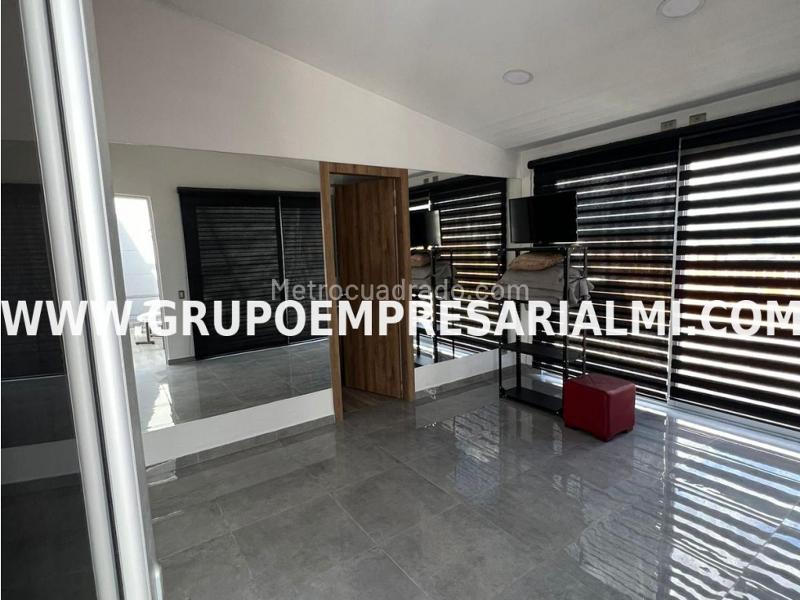 Luxury 3BR Penthouse with City Views in Conquistadores - 6