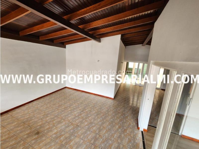 Casa amplia de 4 alcobas en Laureles, 3 niveles - 3