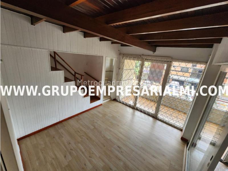 Casa amplia de 4 alcobas en Laureles, 3 niveles - 5