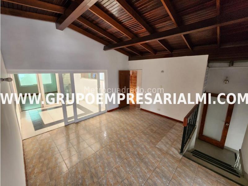 Casa amplia de 4 alcobas en Laureles, 3 niveles - 7