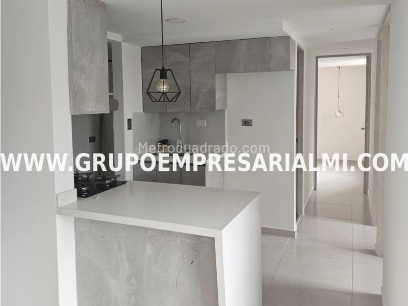 18th-Floor 3BR Apartment with Jacuzzi in Pajarito, Robledo
