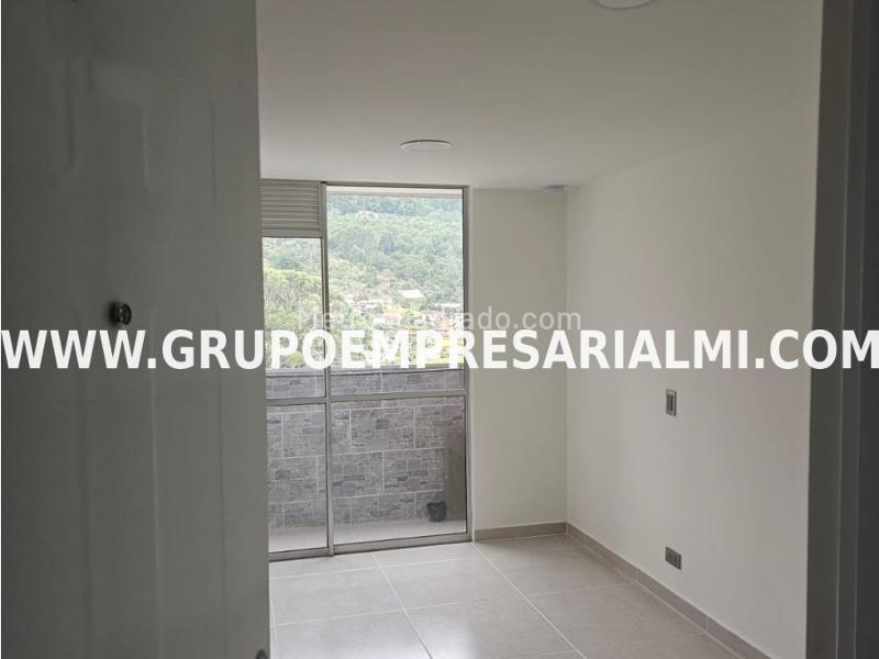 Apartamento de 3 Alcobas en Piso 18 con Jacuzzi en Pajarito, Robledo - 9