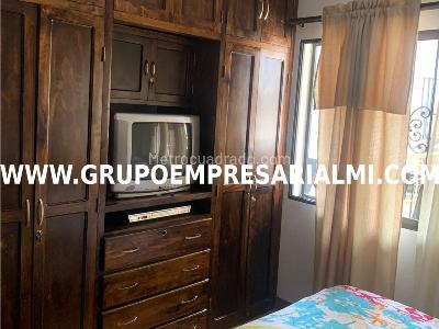 Casa de 2 alcobas en venta en Guayabal, Medellín, 141 m² · foto 2 de 10
