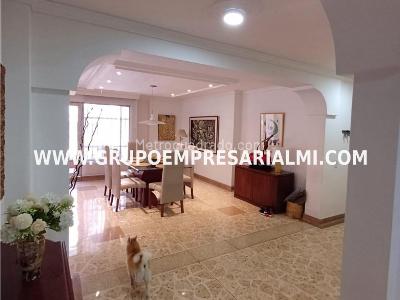Apartamento de 3 alcobas en venta en Laureles, Medellín, 180 m² · foto 2 de 20