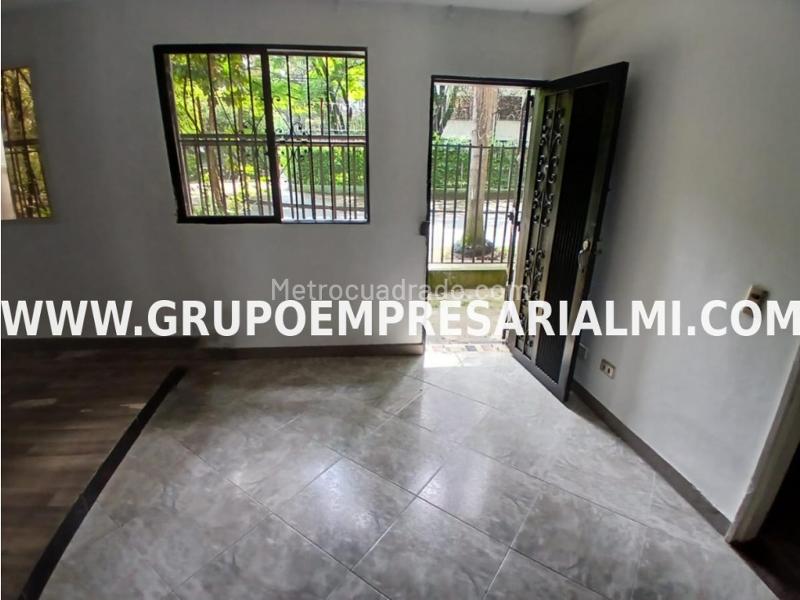 Spacious 5BR House with Modern Kitchen in Laureles