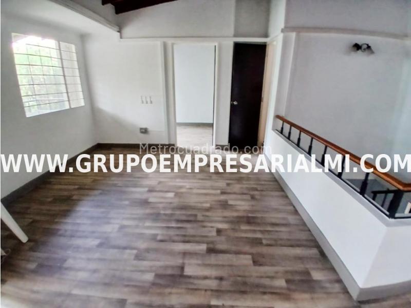 Casa Amplia de 5 Alcobas con Cocina Moderna en Laureles - 8