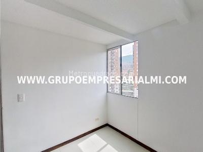 Apartamento de 2 alcobas en venta en Madera, Bello, 59 m² · foto 12 de 19