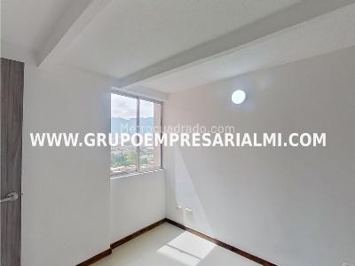 Apartamento de 2 alcobas en venta en Madera, Bello, 59 m² · foto 14 de 19