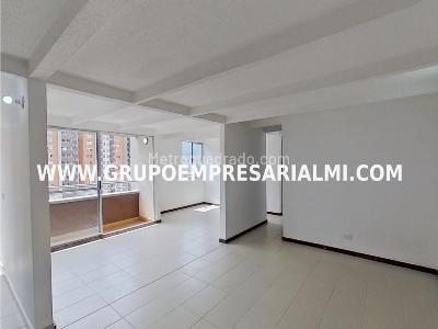 Apartamento de 2 alcobas en venta en Madera, Bello, 59 m² · foto 4 de 19