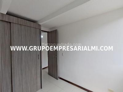 Apartamento de 2 alcobas en venta en Madera, Bello, 59 m² · foto 8 de 19