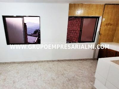 Casa de 5 alcobas en venta en Manrique, Medellín, 194 m² · foto 3 de 17