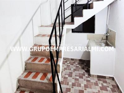 Casa de 5 alcobas en venta en Manrique, Medellín, 194 m² · foto 8 de 17