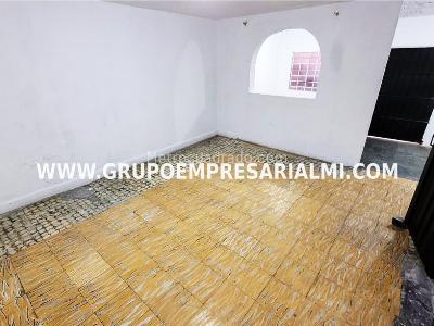 Casa de 5 alcobas en venta en Manrique, Medellín, 194 m² · foto 10 de 17