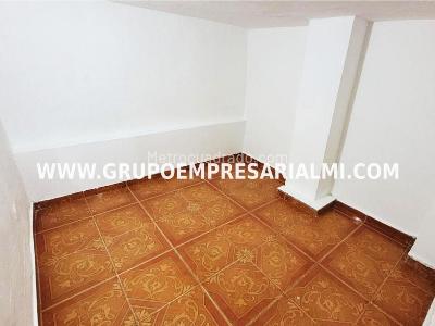 Casa de 5 alcobas en venta en Manrique, Medellín, 194 m² · foto 11 de 17