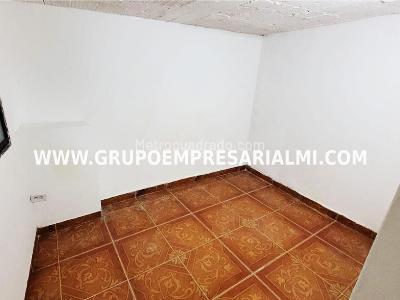 Casa de 5 alcobas en venta en Manrique, Medellín, 194 m² · foto 12 de 17