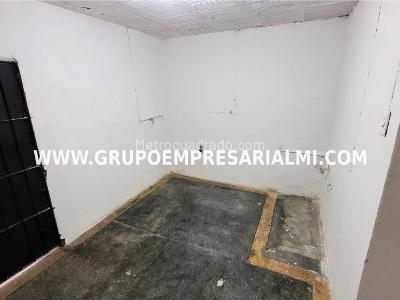 Casa de 5 alcobas en venta en Manrique, Medellín, 194 m² · foto 16 de 17