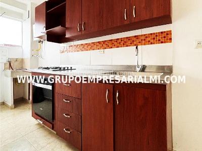 Apartamento de 3 alcobas en venta en Los Colores, Medellín, 80 m² · foto 3 de 20