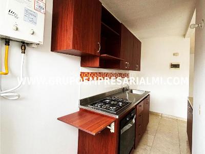 Apartamento de 3 alcobas en venta en Los Colores, Medellín, 80 m² · foto 4 de 20