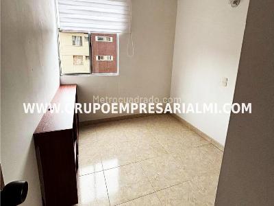 Apartamento de 3 alcobas en venta en Los Colores, Medellín, 80 m² · foto 12 de 20
