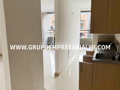 Apartamento de 3 alcobas en venta en Calle Vieja, Bello, 82 m² · foto 2 de 20