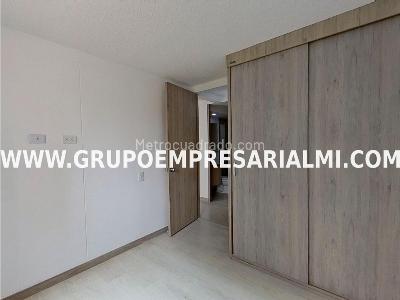 Apartamento de 2 alcobas en venta en San German, Medellín, 60 m² · foto 10 de 20