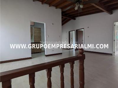 Apartamento de 3 alcobas en venta en Laureles, Medellín, 129 m² · foto 2 de 20