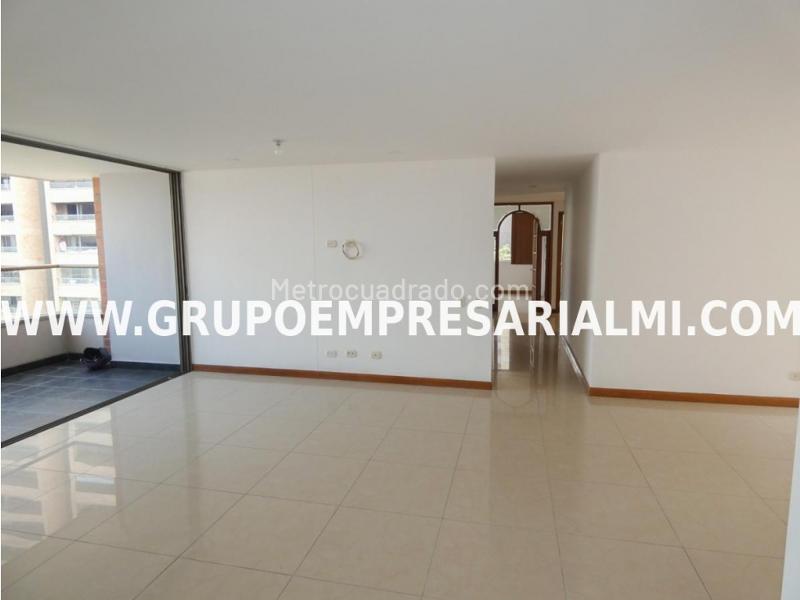 Fabuloso Apartamento de 3 Alcobas en El Tesoro - 2