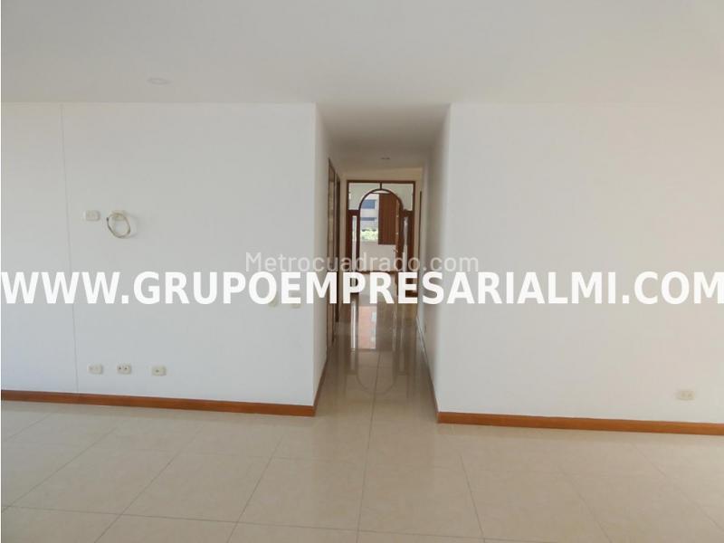 Fabuloso Apartamento de 3 Alcobas en El Tesoro - 3