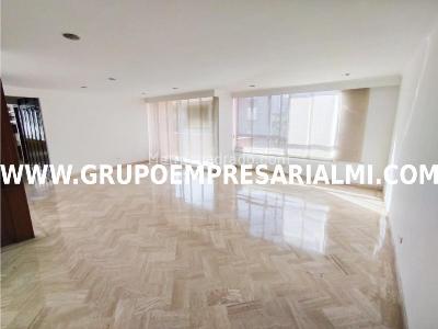 Apartamento de 3 alcobas en venta en El Poblado, Medellín, 163 m² · foto 3 de 20