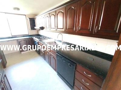 Apartamento de 3 alcobas en venta en El Poblado, Medellín, 163 m² · foto 8 de 20