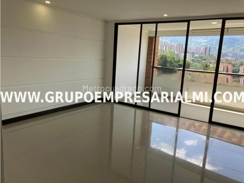 Apartamento Amplio de 3 Alcobas en El Poblado (Piso 18)