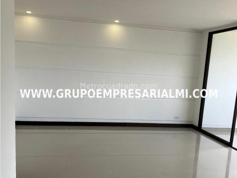 Spacious 3BR Apartment in El Poblado - 4