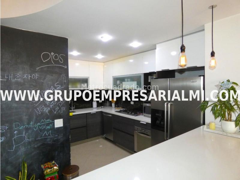 Apartamento Amoblado Elegante de 2 Alcobas en Laureles - 9
